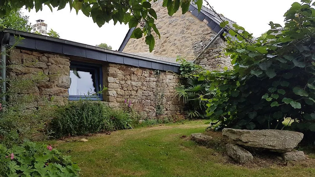 Hotel La Ferme de Kerhors à Tréméoc 3*,